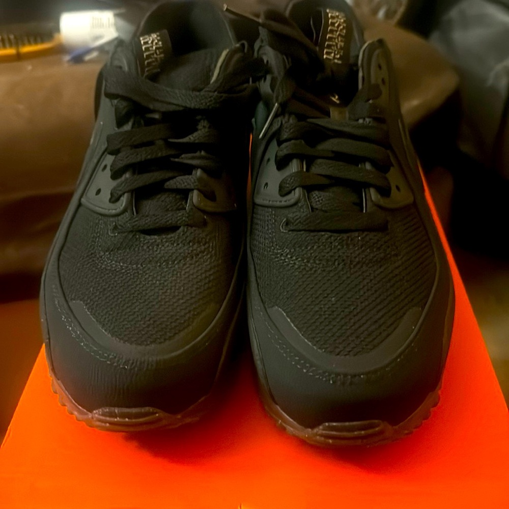 Nike air max  black on black wore 1 time size 11.5